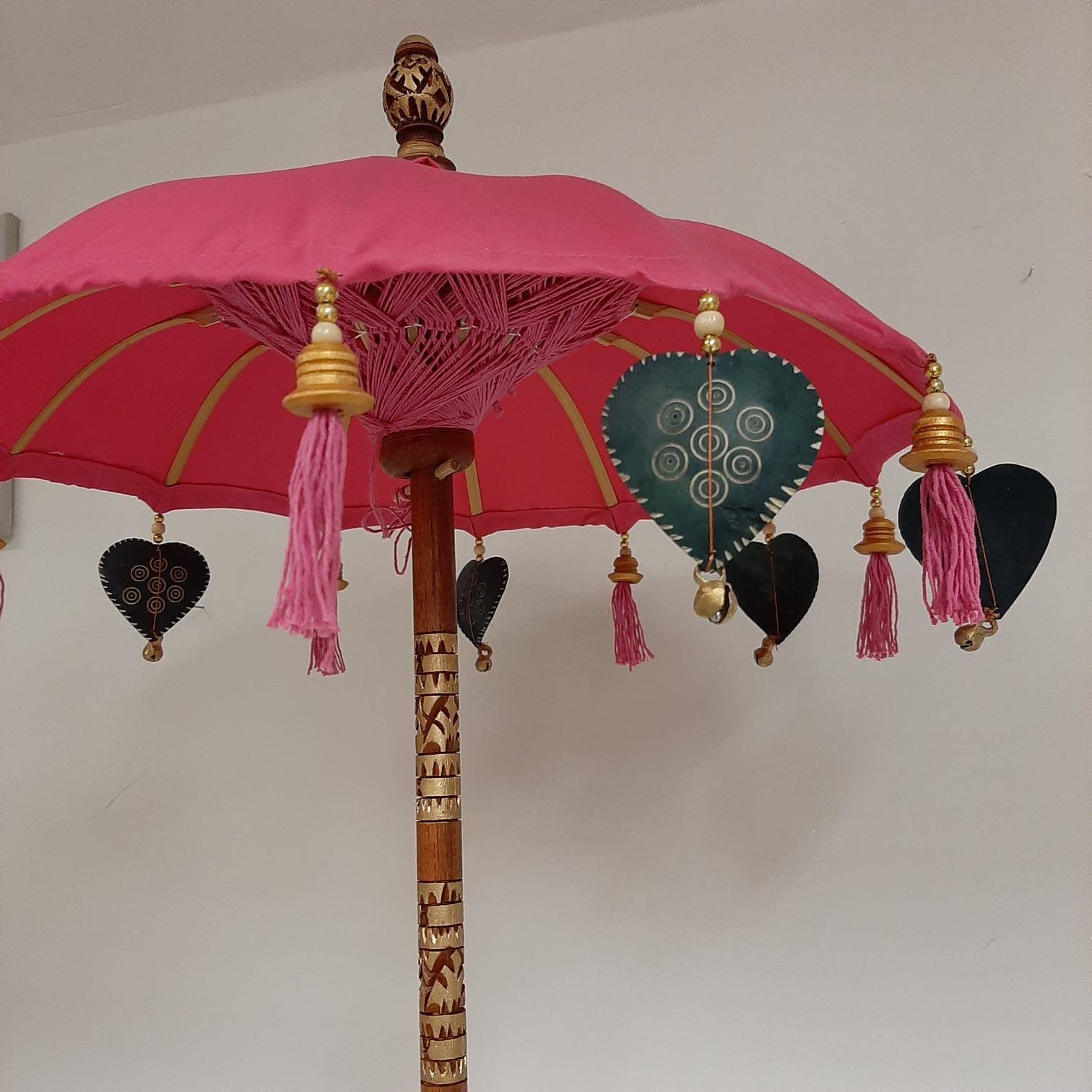 Praktisch buitenaards wezen Souvenir Tafel Parasol Ibiza Style Roze – By Moon at Home